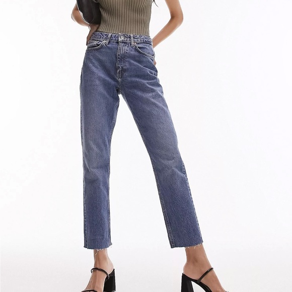 TOPSHOP | 👖Mid rise straight jeans with raw hem in mid blue - Picture 2 of 5